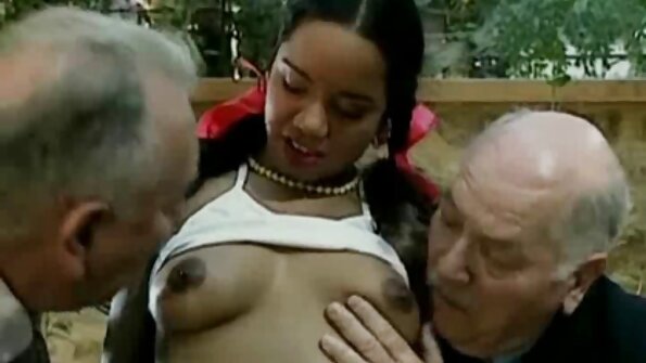 Seksualus grožis čiulpia didžiulį penį aistringas seksas tikras orgazmas.