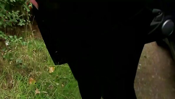 Mano poseserė dulkina mane karantine ir priverčia užpildyti jos pūlingą cum.