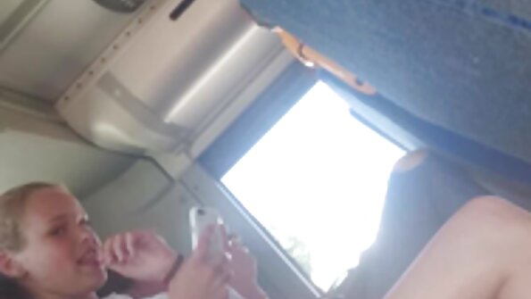 Vyresnio amžiaus vyras ir žmona turi lytinių santykių ryte