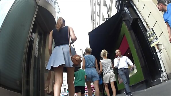 Jis prispaudė paleistuvę prie sienos ir gerai atsiduso.